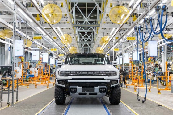 factory-zero-hummer-ev-credit-general-motors_crop