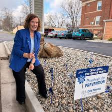 MBN: Suzanne G outside