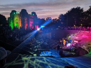 MBN: Lighted hydrohouse